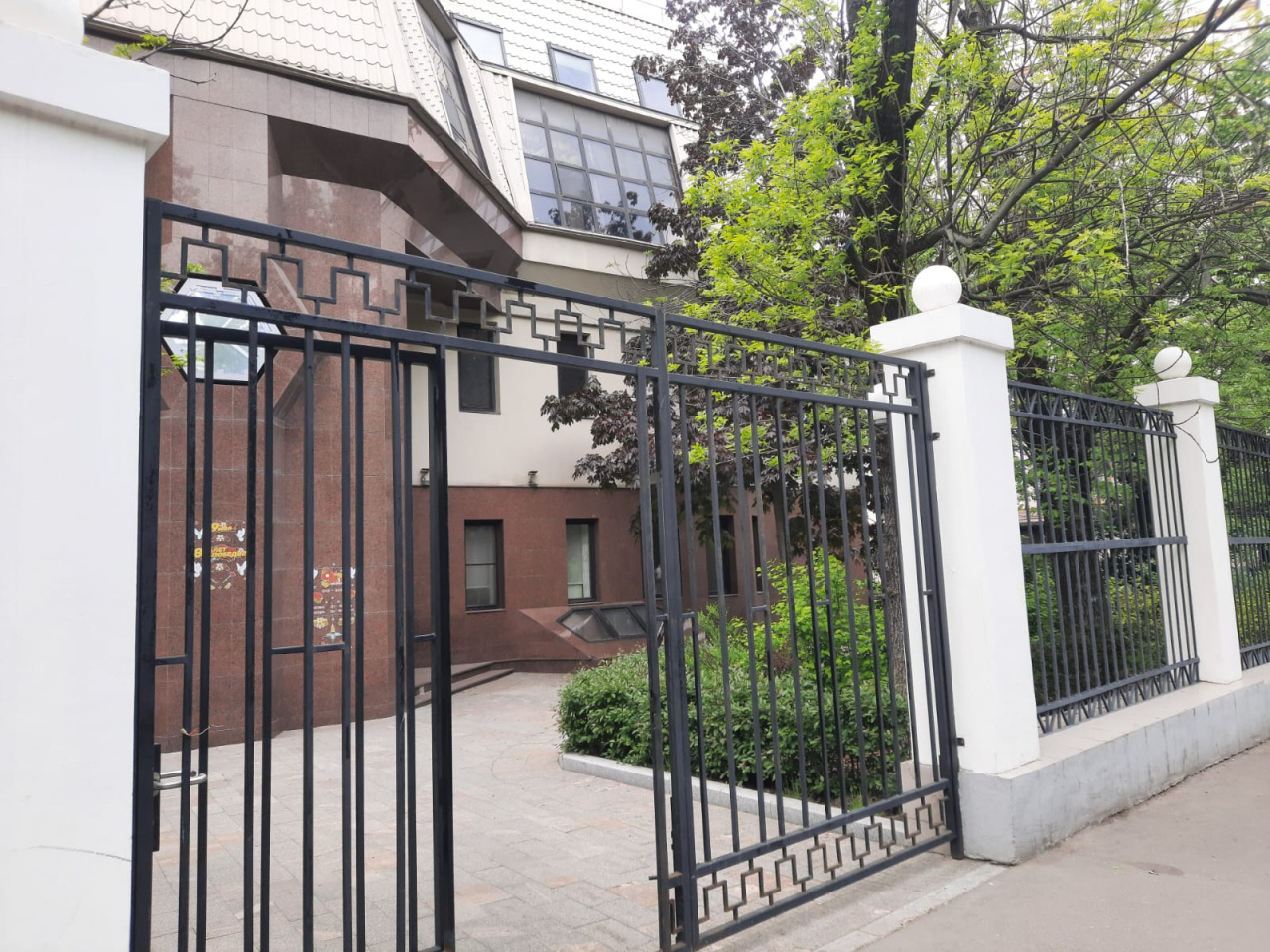 фасад дома, здание по адресу г Москва, Ленинский пр-кт, д 37 к 1 